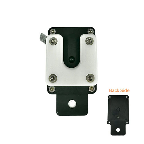 Le OBi Clamp Lock - MOLLE se fixe facilement sur tous les systèmes MOLLE, offrant un point d'attache fiable pour des poteaux ronds ou carrés.